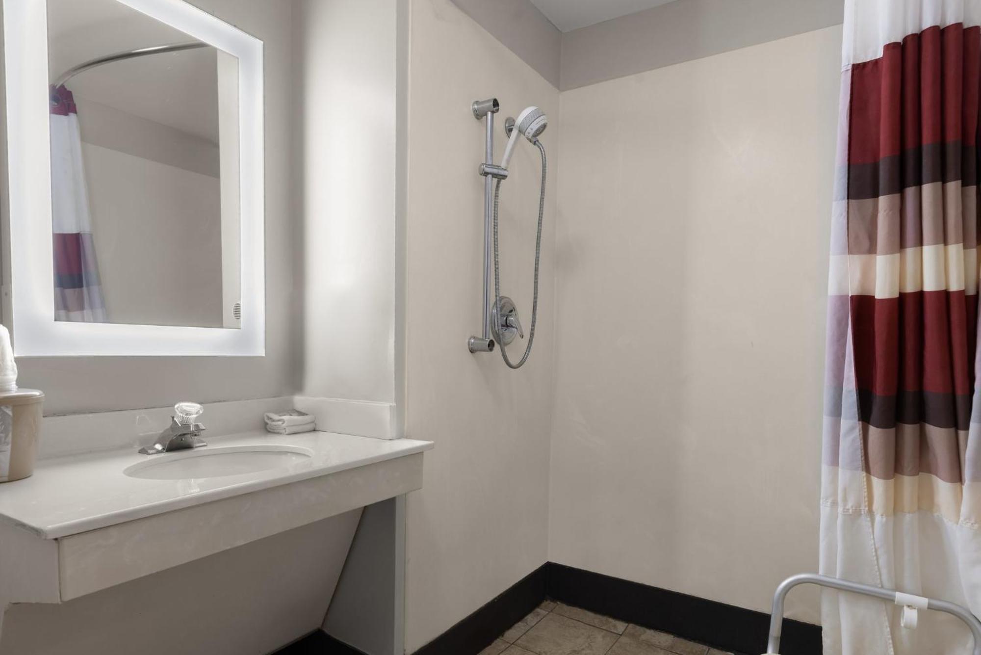 Red Roof Inn & Suites Savannah Airport Pooler Esterno foto