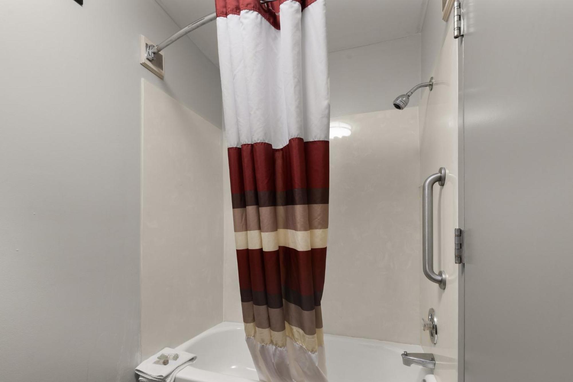 Red Roof Inn & Suites Savannah Airport Pooler Esterno foto
