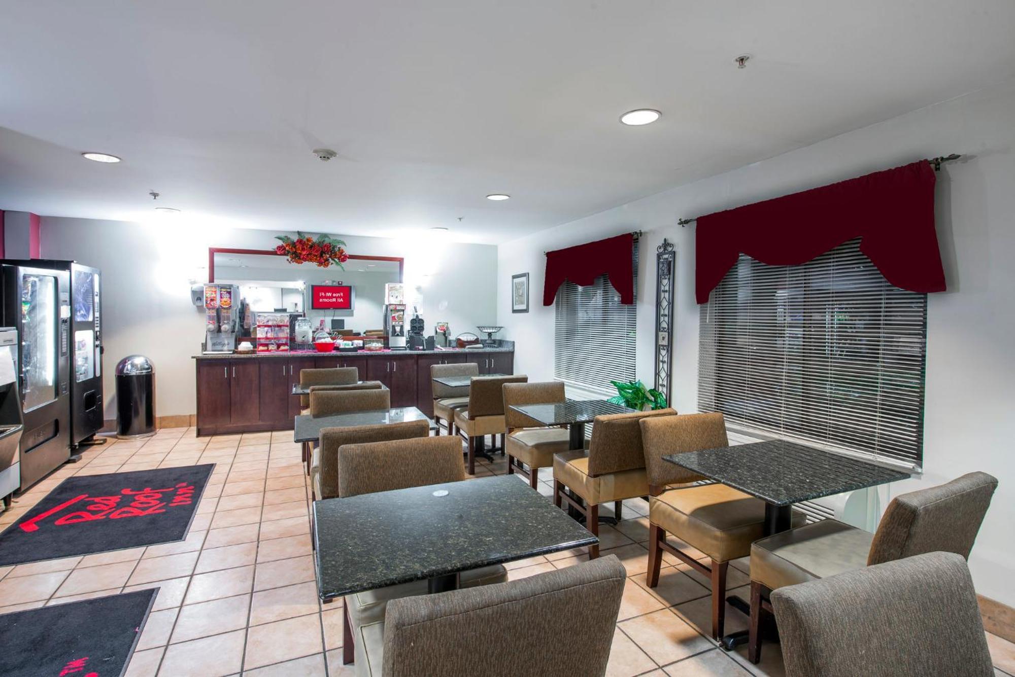 Red Roof Inn & Suites Savannah Airport Pooler Esterno foto