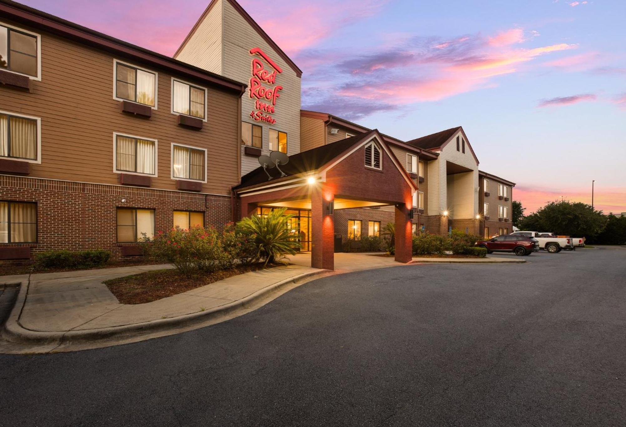 Red Roof Inn & Suites Savannah Airport Pooler Esterno foto