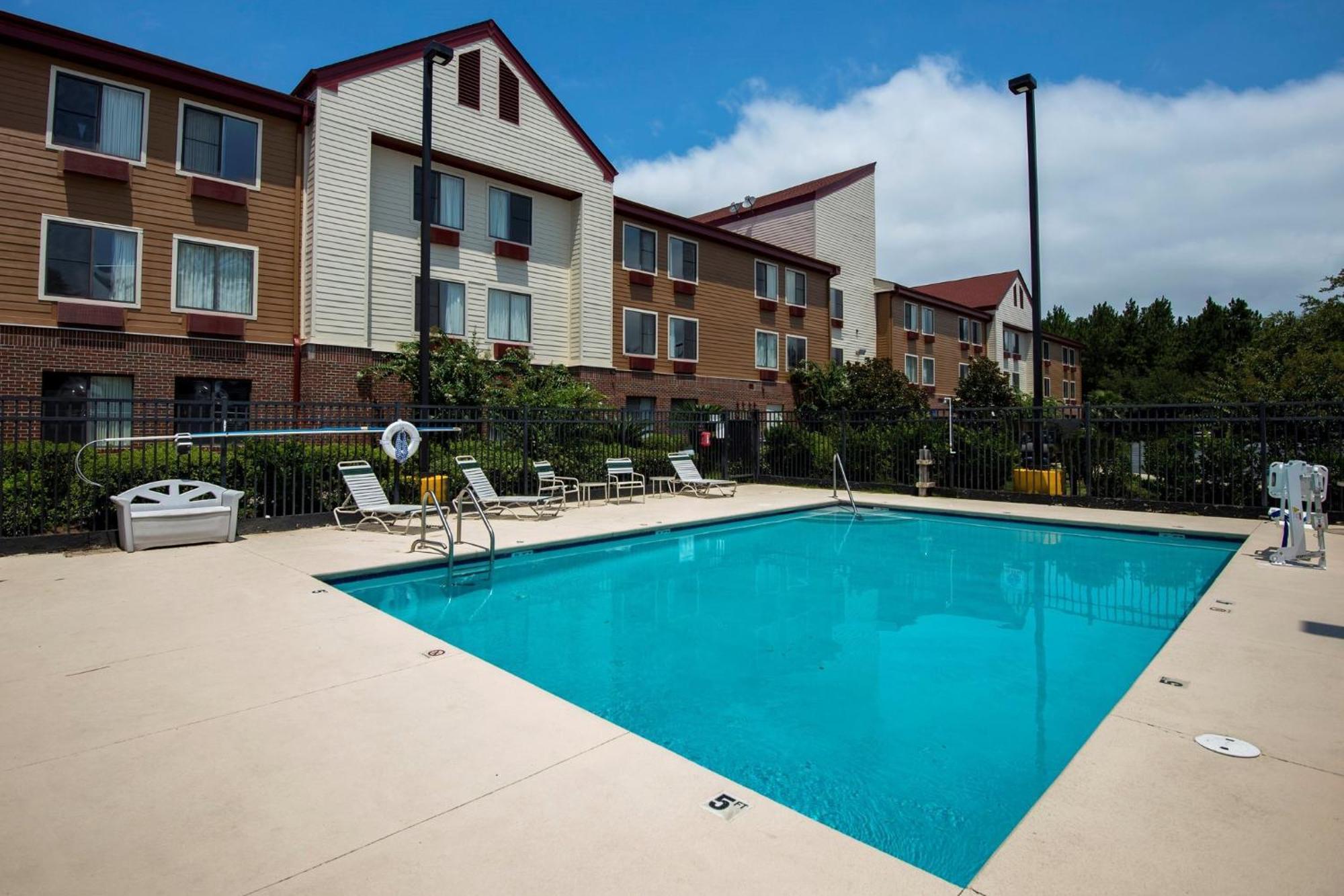 Red Roof Inn & Suites Savannah Airport Pooler Esterno foto