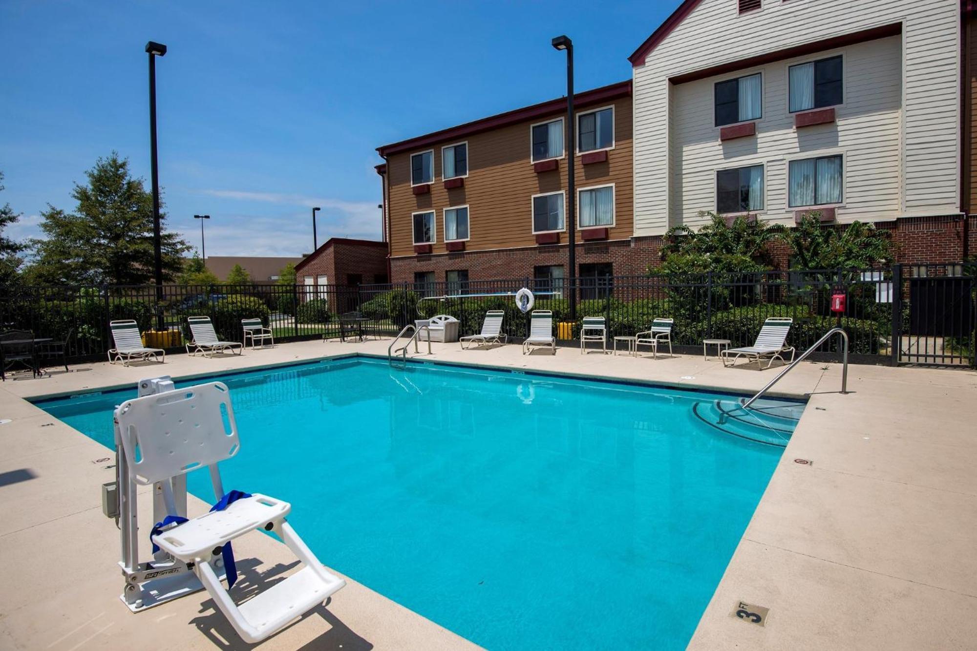 Red Roof Inn & Suites Savannah Airport Pooler Esterno foto