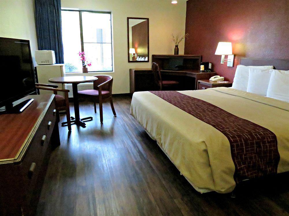 Red Roof Inn & Suites Savannah Airport Pooler Esterno foto